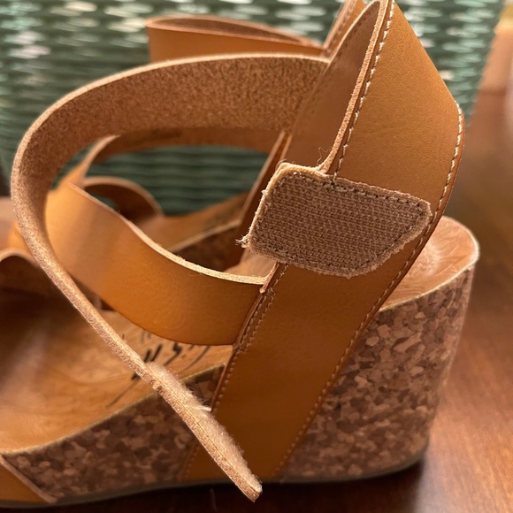 Malibu Blowfish Tan Wedge Sandals with Cork Heel and Platform - Picture 7 of 9